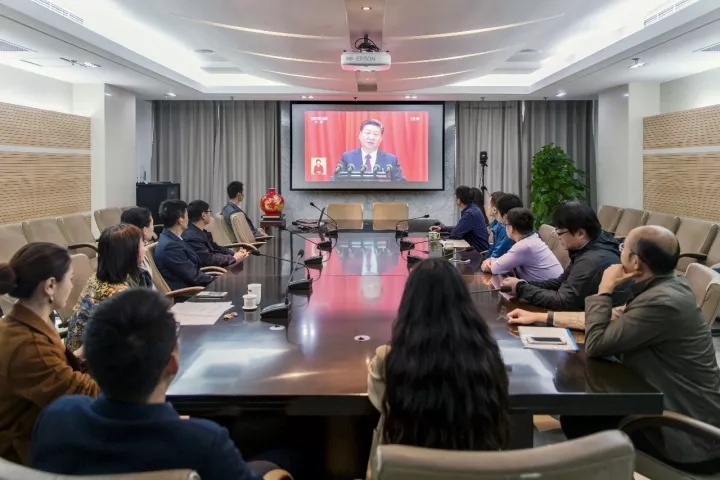 集團干部員工喜迎十九大：令人鼓舞，催人奮進